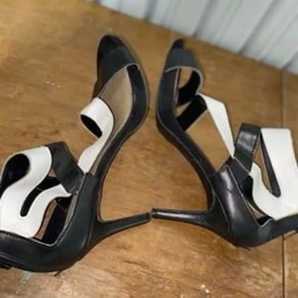 * Maurices size 7 leather strappy Black White Women's open toe 3.5” Libby Heels